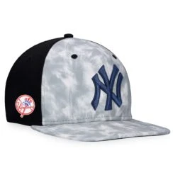 Men's New York Yankees Majestic Gray Smoke Dye Snapback Hat -CapNation Shop mens majestic gray new york yankees smoke dye snapback hat ss5 p 4914472pv 3u mcpvh5f8qfghngbcsvtgv pn1femjbjuuwxisqwsjc